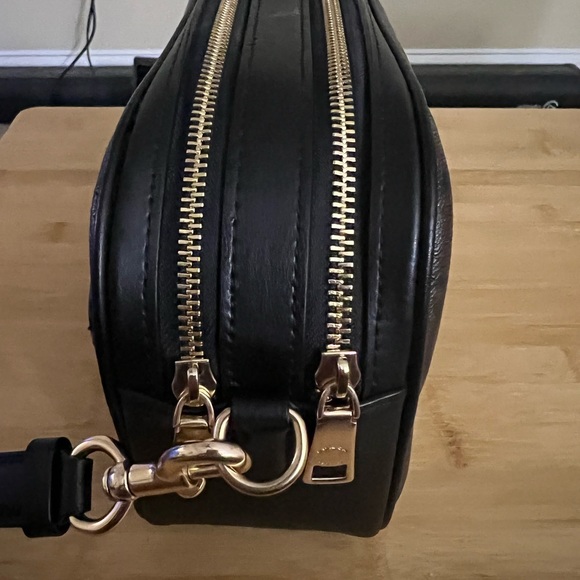 Authentic Coach JES F68160 Camera Crossbody - Picture 3 of 6